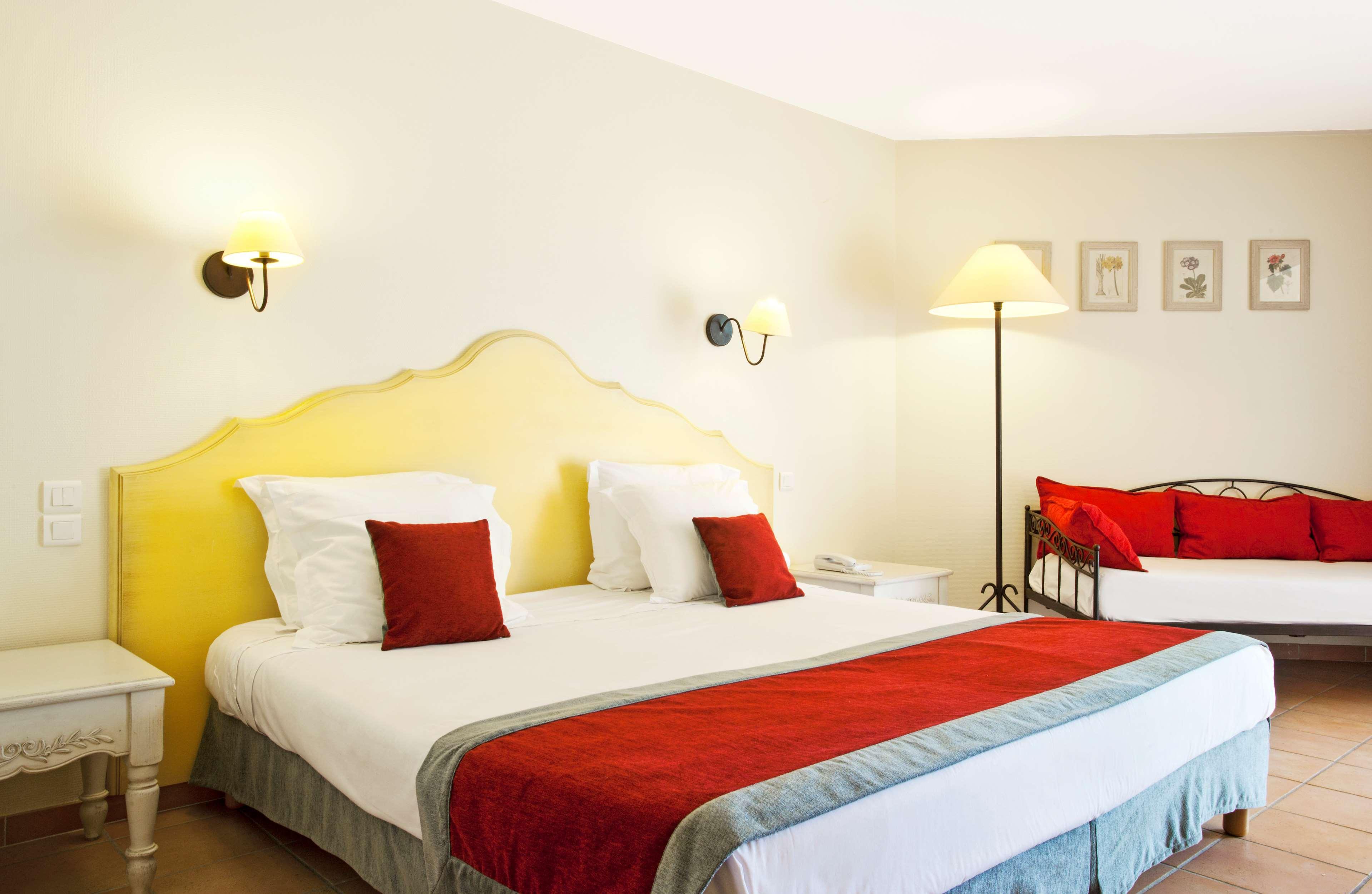 Golden Tulip Avignon Le Paradou Exterior foto