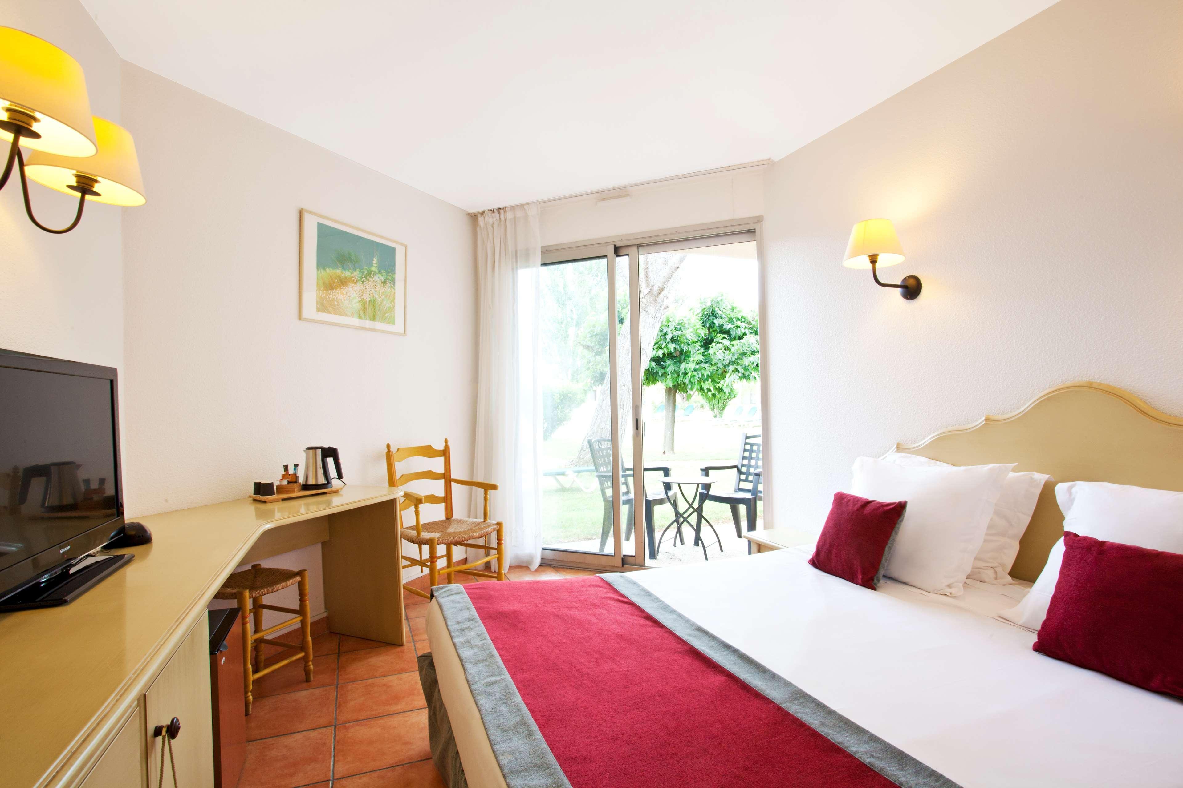 Golden Tulip Avignon Le Paradou Exterior foto